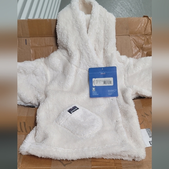 NWT .. Children's Patagonia Plush wrap with snaps & inside Tie .. - Picture 5 of 7